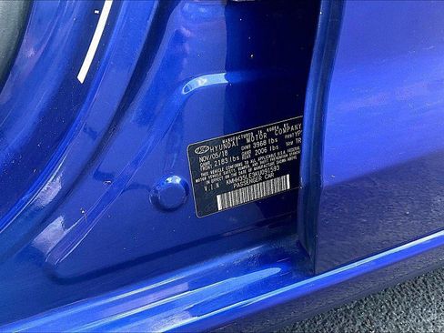 Used 2019 Hyundai Elantra GT image 34