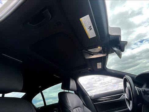 Used 2022 BMW 740i w/ M Sport Package image 20