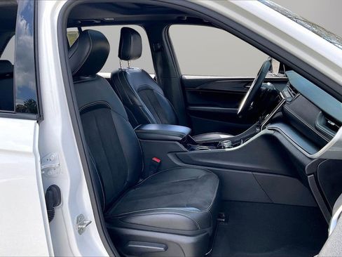 Certified 2023 Jeep Grand Cherokee Altitude image 24