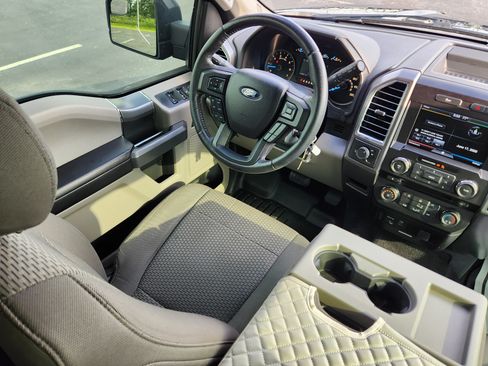 Used 2015 Ford F150 XLT w/ Equipment Group 301A Mid RWD image 15