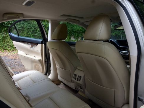 Used 2013 Lexus ES 350 w/ Luxury Pkg FWD image 11
