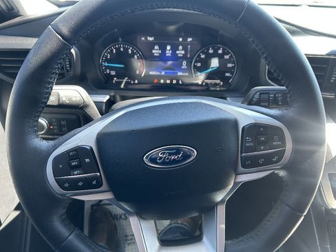 Used 2021 Ford Explorer XLT image 15