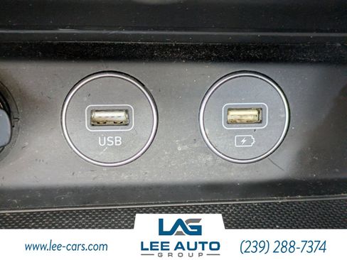 Used 2022 Genesis G70 2.0T image 25