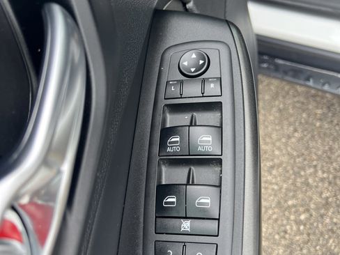 Used 2021 Jeep Cherokee Trailhawk image 14