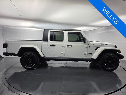 Used 2022 Jeep Gladiator Sport AWD/4WD image 3