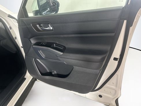 Used 2024 Nissan Pathfinder SL image 34