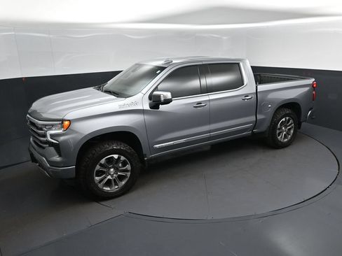 Used 2025 Chevrolet Silverado 1500 High Country w/ Technology Package AWD/4WD image 32