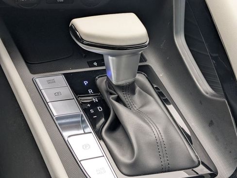 Certified 2025 Hyundai Elantra Limited image 12