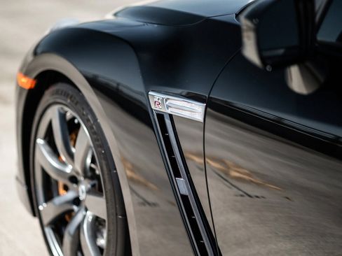 Used 2009 Nissan GT-R Premium image 19