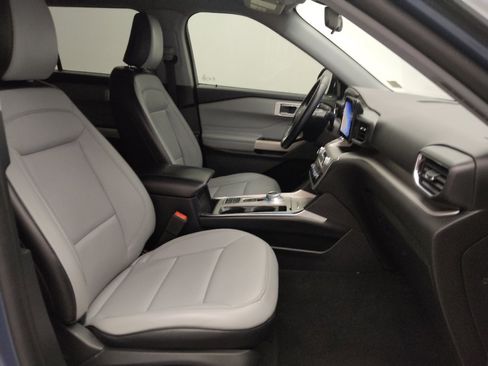 Used 2021 Ford Explorer XLT w/ Equipment Group 202A image 21