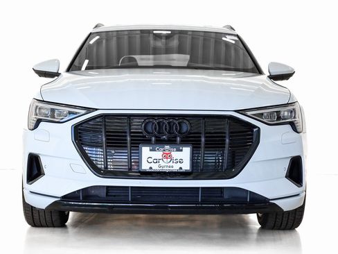 Used 2023 Audi e-tron Premium Plus w/ Premium Plus Package image 2