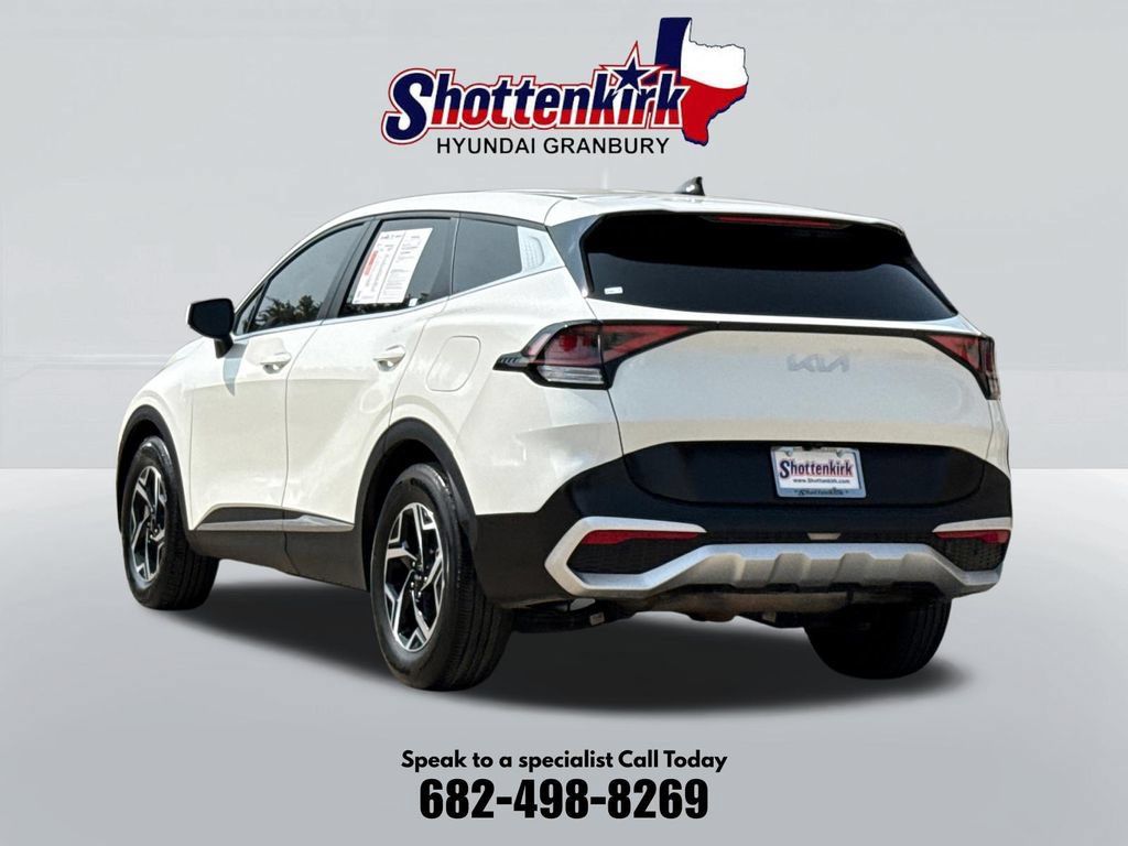 Used 2024 Kia Sportage LX FWD image 8