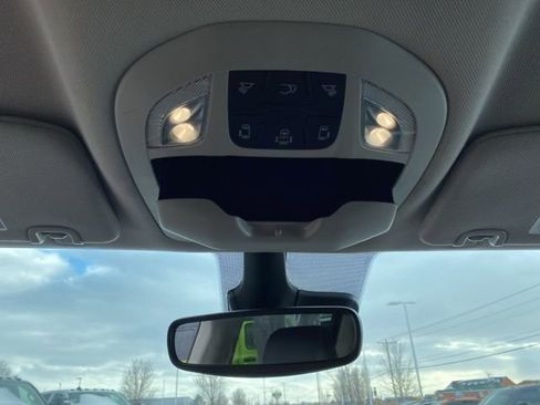 Certified 2024 Chrysler Pacifica Touring-L image 16