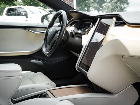 Used 2020 Tesla Model S Long Range AWD/4WD image 31