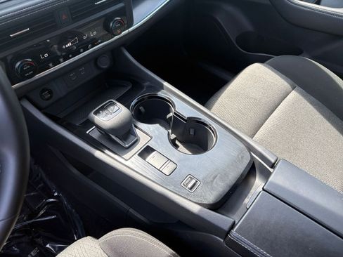 Used 2025 Nissan Rogue SV FWD image 43