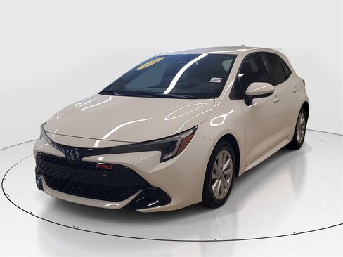 Used 2025 Toyota Corolla SE image 3