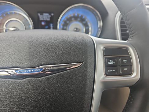 Used 2013 Chrysler 300 RWD image 25