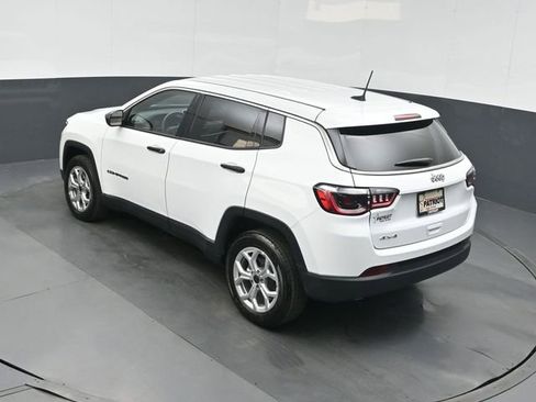 Used 2025 Jeep Compass Sport image 33