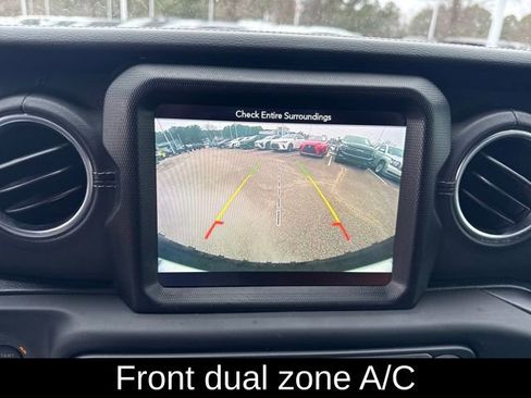 Used 2018 Jeep Wrangler Unlimited Sahara image 14