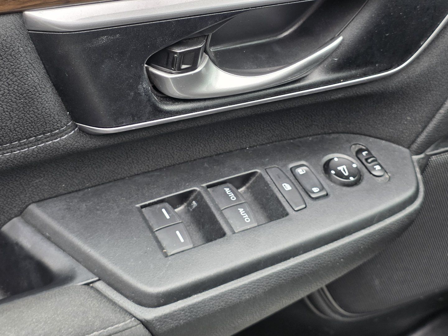 Used 2018 Honda CR-V EX image 16