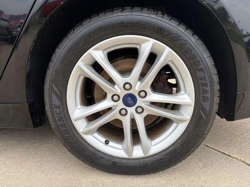Used 2018 Ford Fusion SE w/ Fusion SE Technology Package FWD image 9
