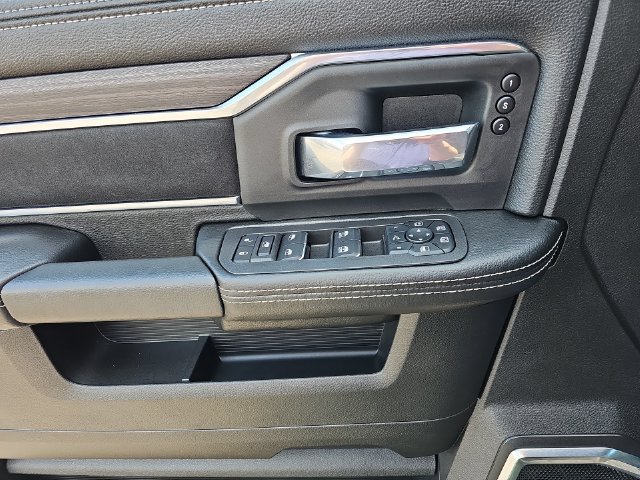 Used 2025 RAM 3500 Laramie AWD/4WD image 29