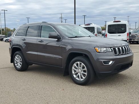 Used 2021 Jeep Grand Cherokee Laredo AWD/4WD image 3