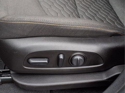 Used 2019 Chevrolet Equinox LT image 17