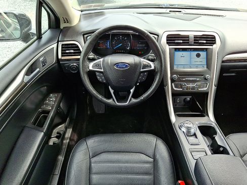 Used 2017 Ford Fusion Energi SE image 13