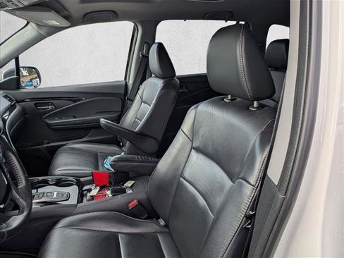 Used 2018 Honda Pilot Touring image 12