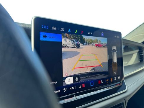 Used 2025 Volkswagen Tiguan SE R-Line image 14