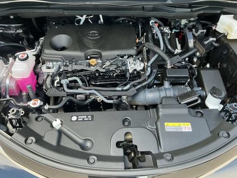 Used 2023 Toyota Sienna Platinum FWD image 32
