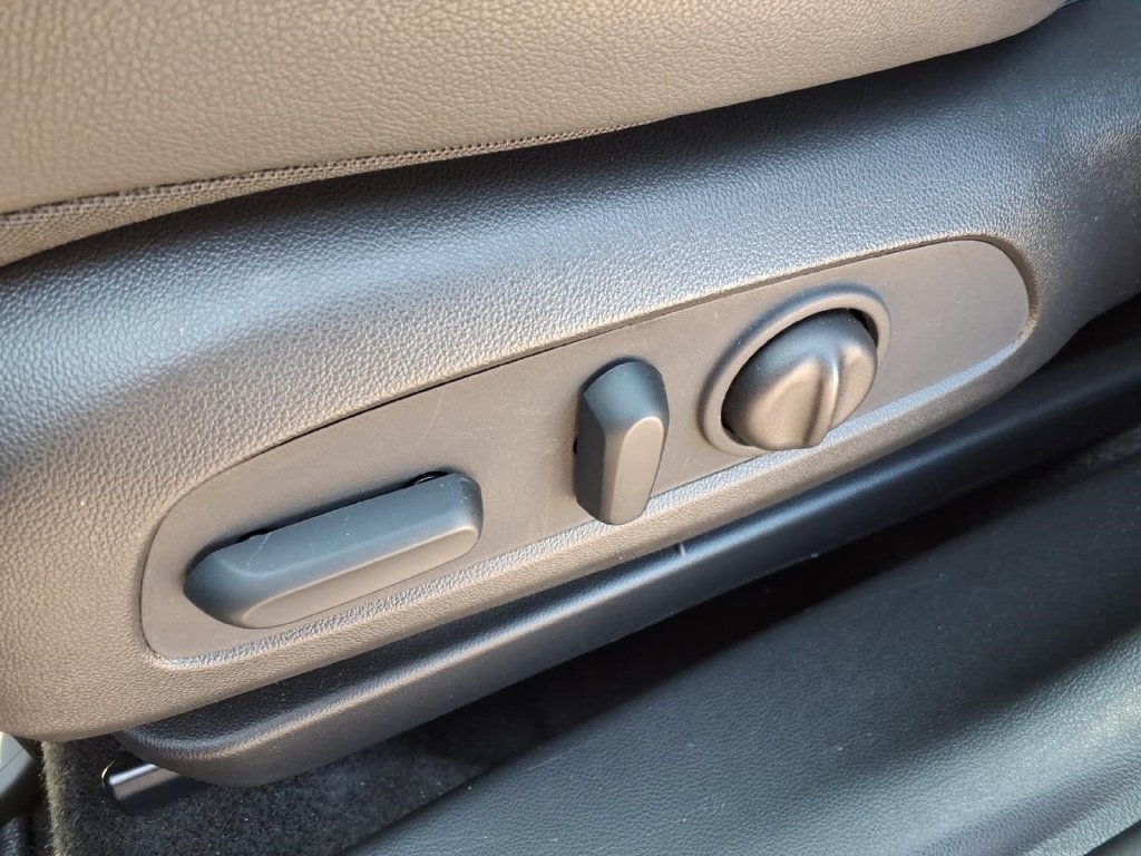 Used 2023 Buick Encore GX Select w/ Sport Touring Package FWD image 18