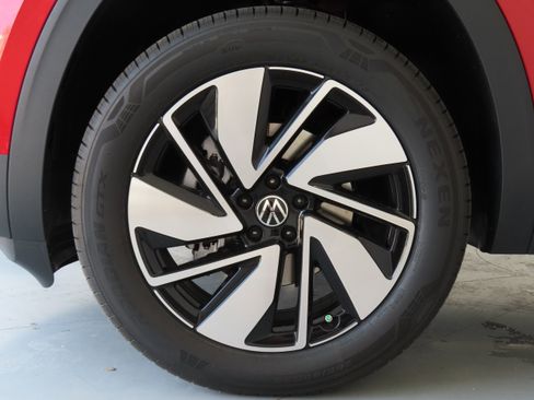 New 2025 Volkswagen Atlas SE image 29