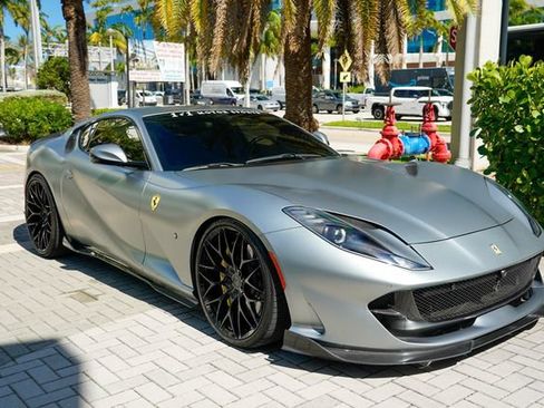 Used 2018 Ferrari 812 Superfast RWD image 35