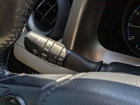 Used 2018 Toyota RAV4 XLE AWD/4WD image 23