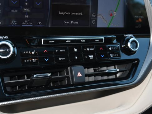 Used 2020 Toyota Highlander Platinum image 17