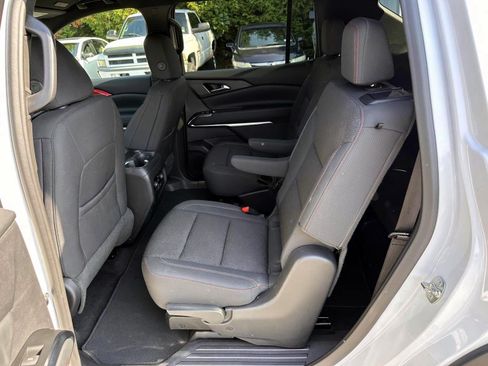 Used 2024 Chevrolet Traverse Z71 AWD/4WD image 12