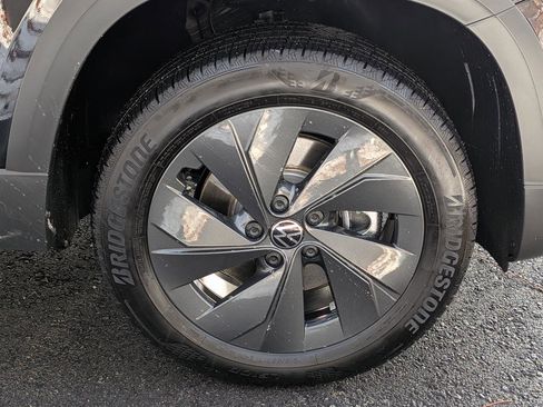 Certified 2025 Volkswagen Taos S image 7