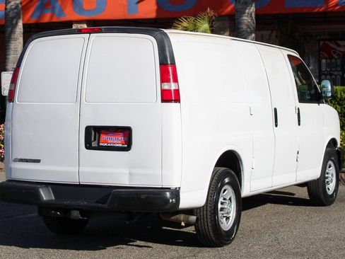 Used 2016 Chevrolet Express 2500 RWD image 10