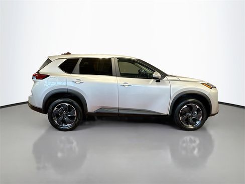 Used 2024 Nissan Rogue SV image 5