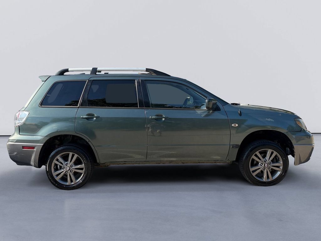 Used 2004 Mitsubishi Outlander XLS FWD image 2