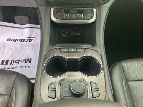 Used 2023 GMC Acadia SLT FWD image 31