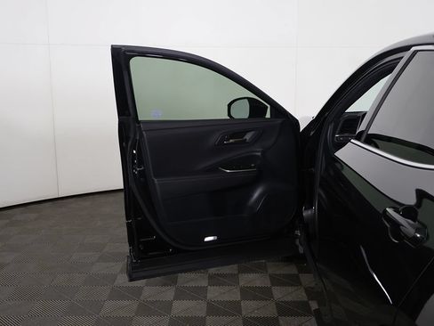 Used 2025 Toyota Crown AWD/4WD image 18