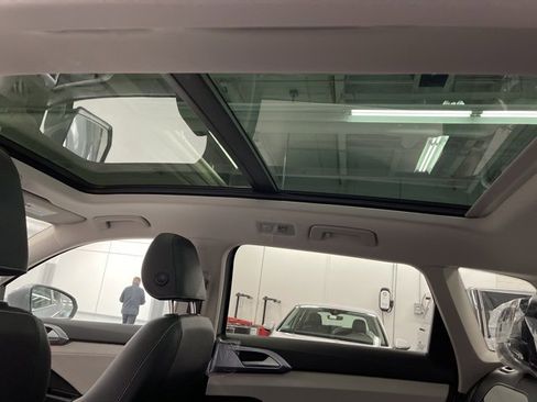 New 2026 Volkswagen Taos SEL image 25