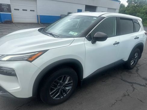 Used 2022 Nissan Rogue S AWD/4WD image 2