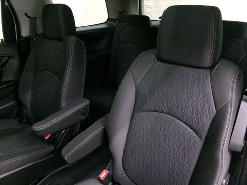 Used 2016 GMC Acadia SLE AWD/4WD image 18