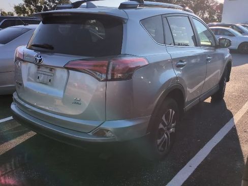 Used 2016 Toyota RAV4 LE AWD/4WD image 2