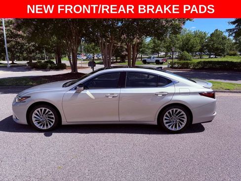 Certified 2022 Lexus ES 350 Ultra Luxury w/ Accessory Package 2 FWD image 5