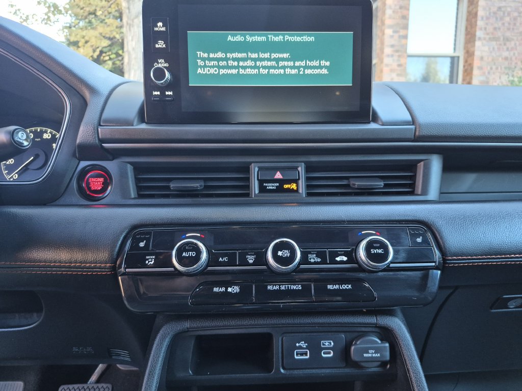 Used 2025 Honda Pilot TrailSport image 8